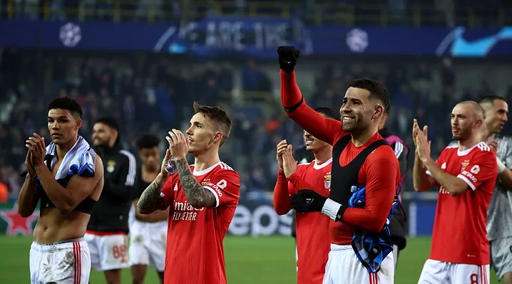 lapolemicads's tweet photo. 0-2 Partidazo del Benfica en Brujas. Los hombres de Robert Schmidt demostraron mucha seriedad desde el inicio y, pese a las ocasiones locales del primer tiempo, supieron responder con varios acercamientos de peligro. Antes del descanso, el línea anuló un gol de Odoi. https://t.co/qNlgfewVhU
