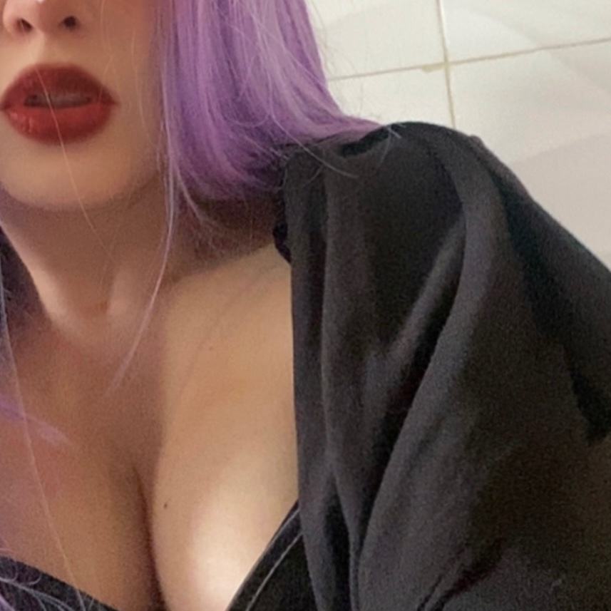 Iridescent_Salm's tweet photo. Buenas buenas 
Cómo me los trata este miércoles ? 
#Textme #MandaMD #DM #SendDM https://t.co/8sYPLGIMm9