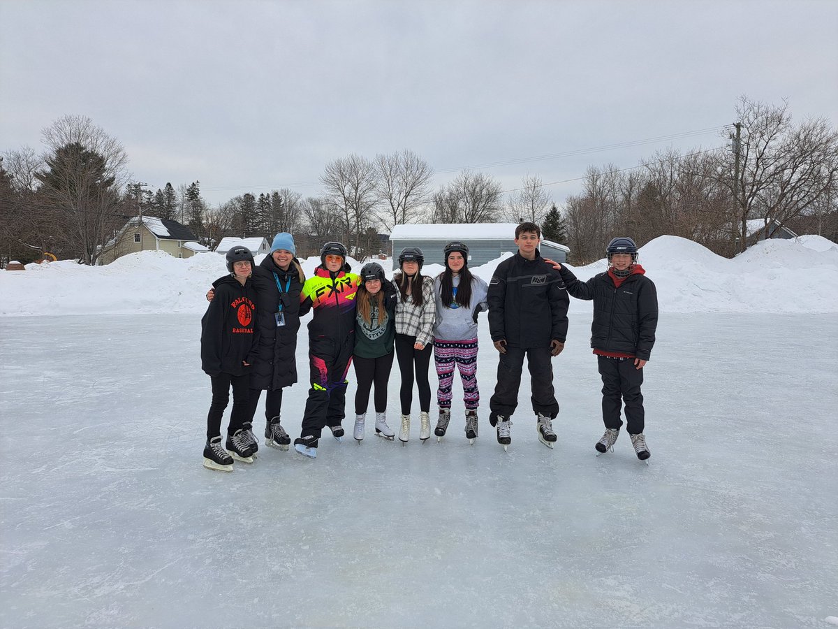 Meg_Munro's tweet photo. The best day.  Snowshoeing, a quinzee, forts, sliding, skating.  #BCSKIDS  #playjouer #TMOWinterChallenge https://t.co/RKQHoaRJL4