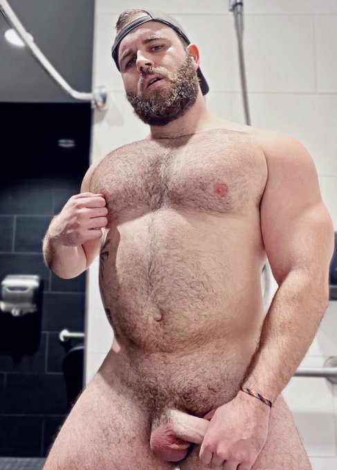 Meet me in the gym showers 😈💦 https://t.co/sIjzkkWbXY