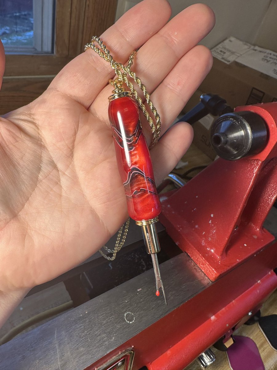 rb2m94's tweet image. #creativecompatriots entry! I did the thing! I turned a seam ripper!