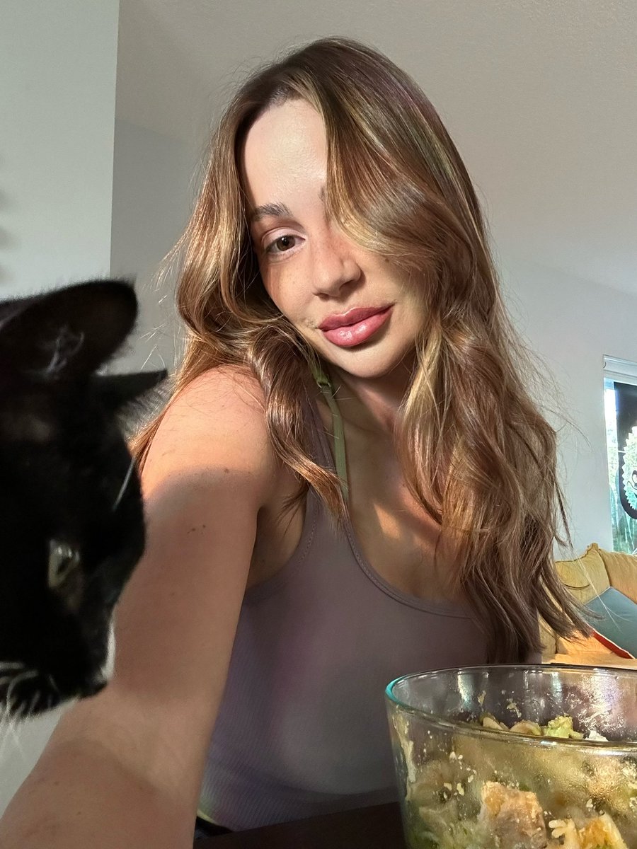 New hair. You like? 🍓🍓🍓 Abigail Mac @msabigailmac