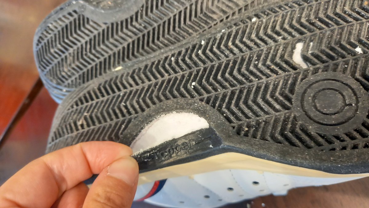 caritoa77's tweet photo. Hola @TopperArgentina las plantas de mis Zapas nuevas se desintegraron!!! 
Me mandan unas nuevas? O que hacemos? https://t.co/u4XvqXsqKw