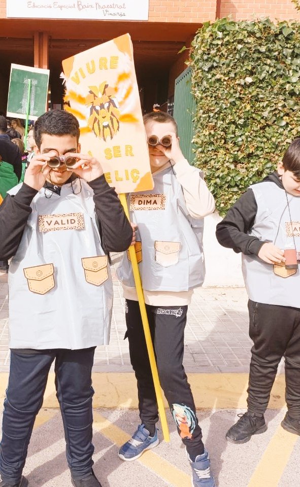 CeeBaix's tweet photo. Setmana de somriures, d'emocions, de colors, de música, setmana de Carnaval en el @CeeBaix.
Concurs de disfresses, desfilada de comparses amb una batucada molt especial 💞 i gala de presentació de disfresses. 
- I demà? Xocolatada amb pijama! Visca el #CarnavaldeVinaròs2023 https://t.co/5nhOcwO8z7