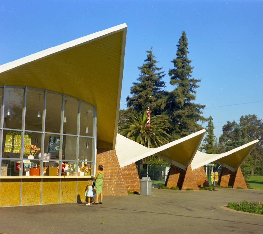 SacMod's tweet image. Add your voice in support of landmarking the Sacramento Zoo entrance. Our friends at Preservation Sacramento have made it easy! preservationsacramento.org/advocacy
This effort began 11+ years ago via a City-led survey. Stand with SacMod and the preservation community via the link!