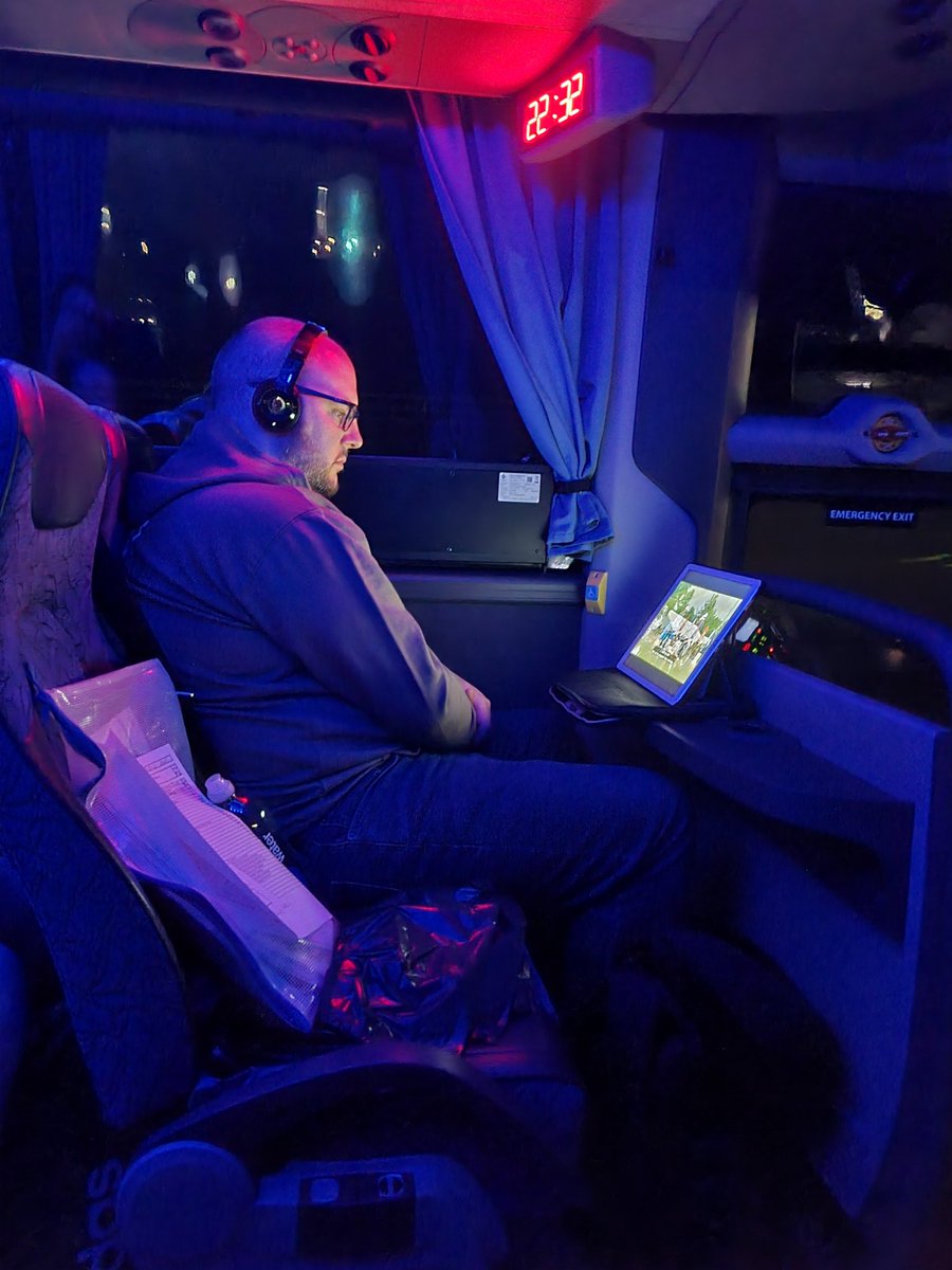 Sleepytimes across the first border.
#BrechinParis23
<a href="/BrechinLanguage/">@BrechinLanguages</a> <a href="/BrechinHigh1/">Brechin High School</a> 
#Shhh