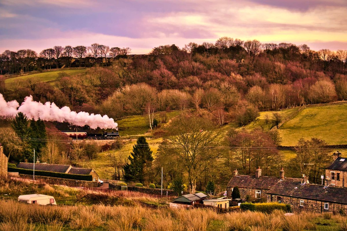 PointNShootPics's tweet image. Steaming home at the end of the day...

#kwvr #keighleyandworthvalleyrailway @WorthValley