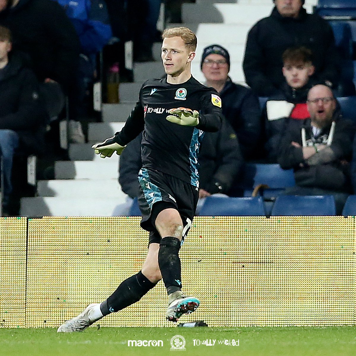 🧤 S̴t̴a̴n̴d̴-̴i̴n̴ ̴k̴e̴e̴p̴e̴r̴   Stand out performer!

<a href="/aynsley_pears/">Aynsley Pears</a> | #Rovers 🔵⚪️