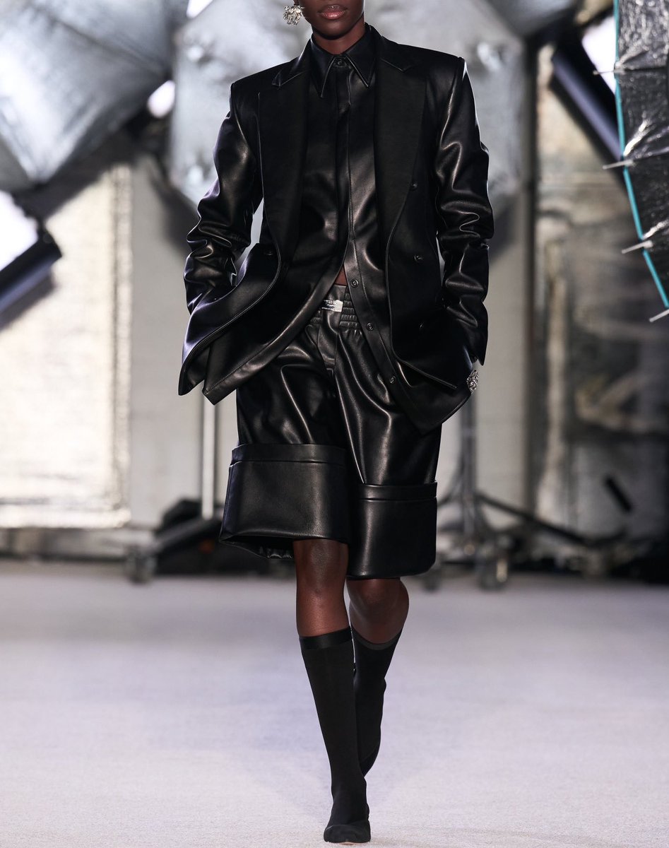 badestoutfit's tweet photo. full leather by brandon maxwell fw23 https://t.co/kjMhTomr3b