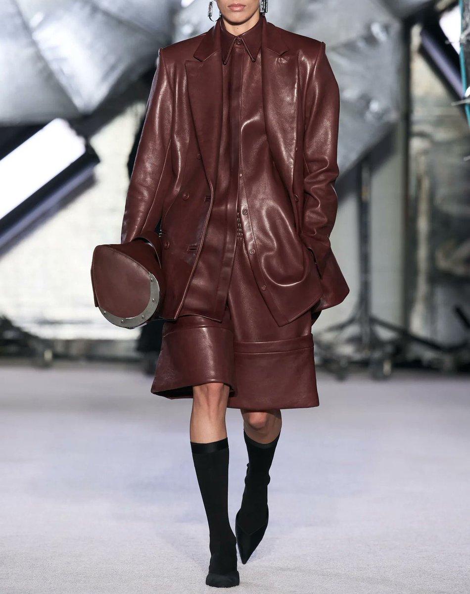 badestoutfit's tweet photo. full leather by brandon maxwell fw23 https://t.co/kjMhTomr3b