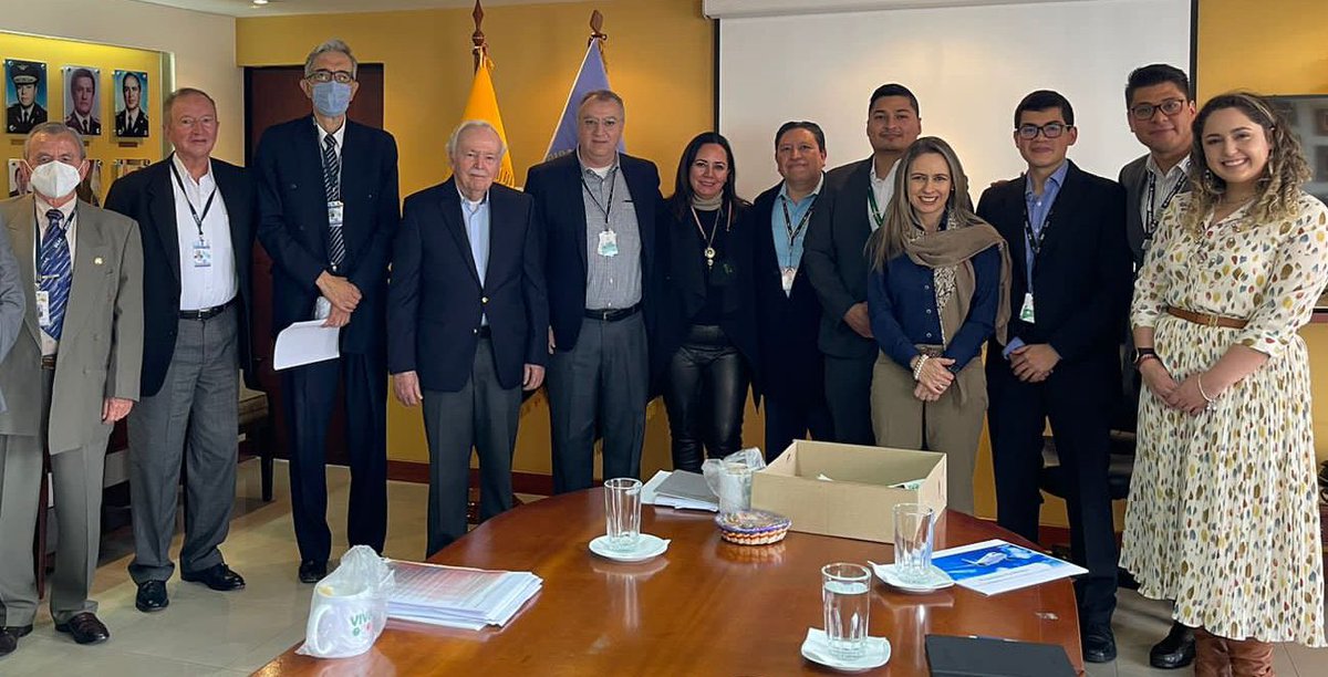 Estamos muy contentos que el equipo de #DentonsPazHorowitz asesore la entrada de <a href="/VivaAerobus/">Viva</a> a #Ecuador. 

Hoy estuvimos presentes en la reunión entre la <a href="/DGAC_Ecuador/">DGAC Ecuador (DAC)</a> y directivos de la aerolínea mexicana, apoyando el proceso de entrada de inversión extranjera al país.