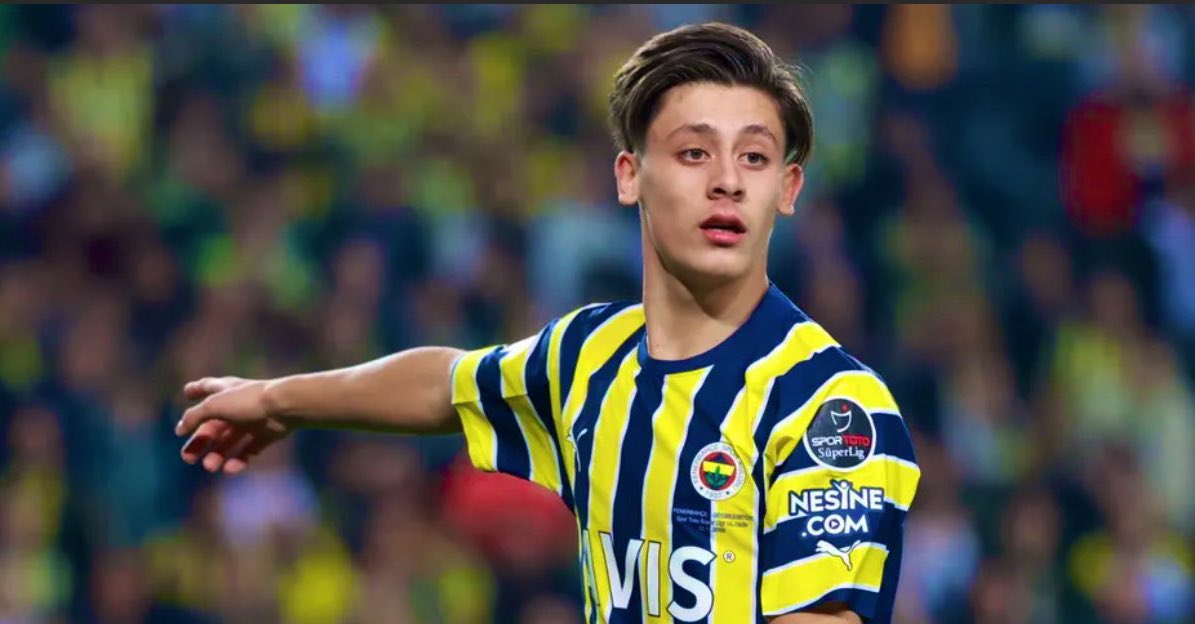 17 yaşındaki Fenerbahçeli futbolcu Arda Güler 6 milyon ₺ bağış yapmış. Holdinglere örnek olsun. Helal sana çocuk..

#TürkiyeTekYürek