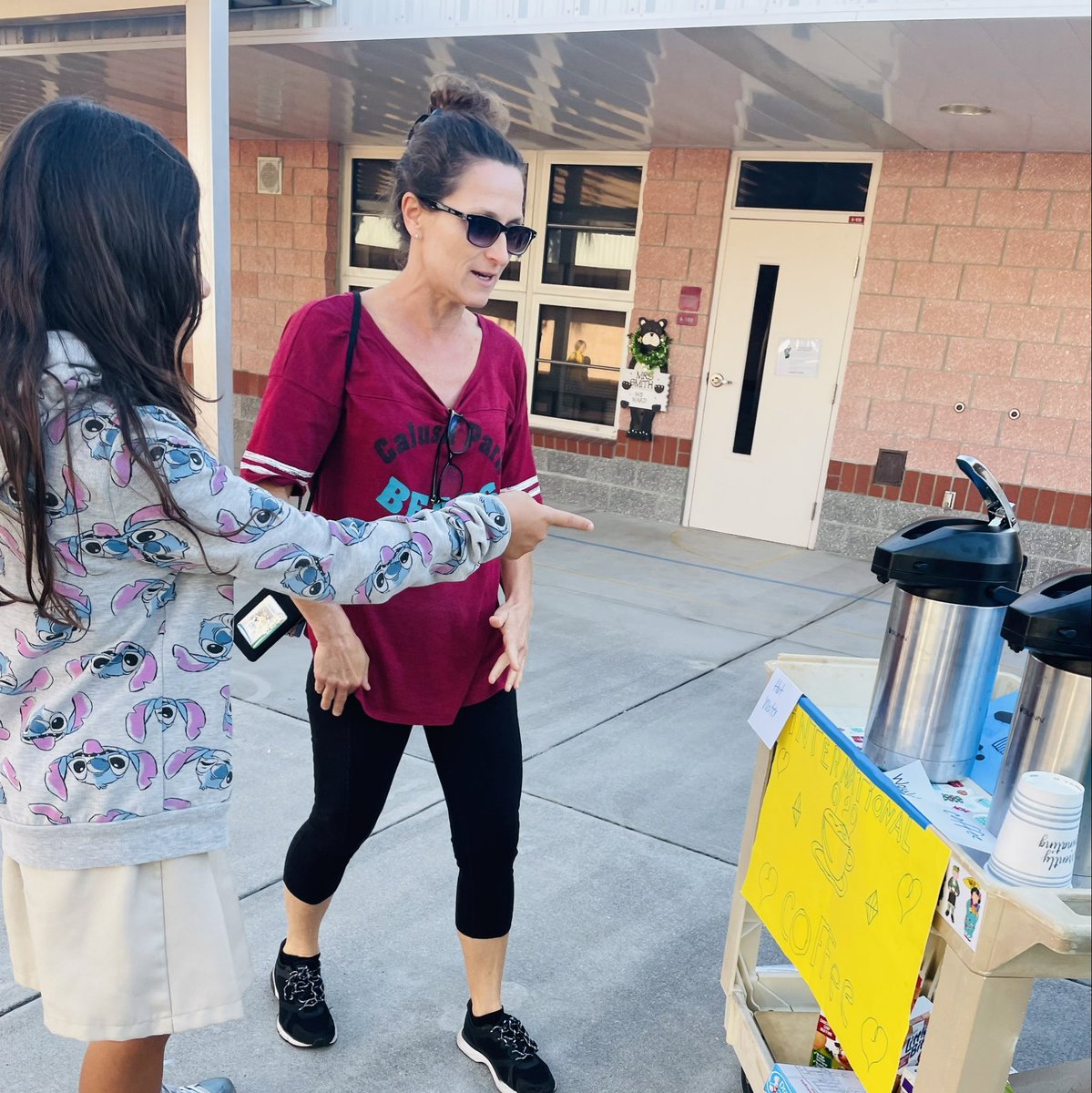 MrsSMendozaCPE's tweet photo. #internationalCafe hosted its monthly #TeacherCafe. We included Calming tea & honey. Ss wrote #sentenceframes on index cards. Ss each had a station.They did phenomenal! #ELsCan #diversity @blackbearsroar @afstrom @ValentinaESL @emilyfranESL @DrCarolSalva #ccpssuccess https://t.co/ZvD6BQgHIM