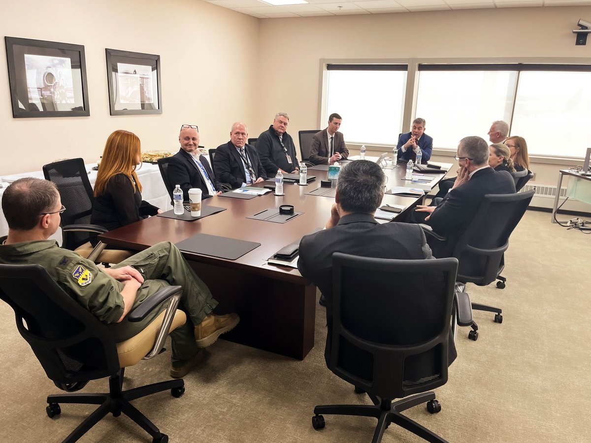 columbusairport's tweet photo. Thank you, @RepMikeCarey, for visiting with Columbus Regional Airport Authority leaders today! It was a pleasure to have you stop by to talk more about our work and we appreciate your support of our airports. https://t.co/5K5mVe1lMA