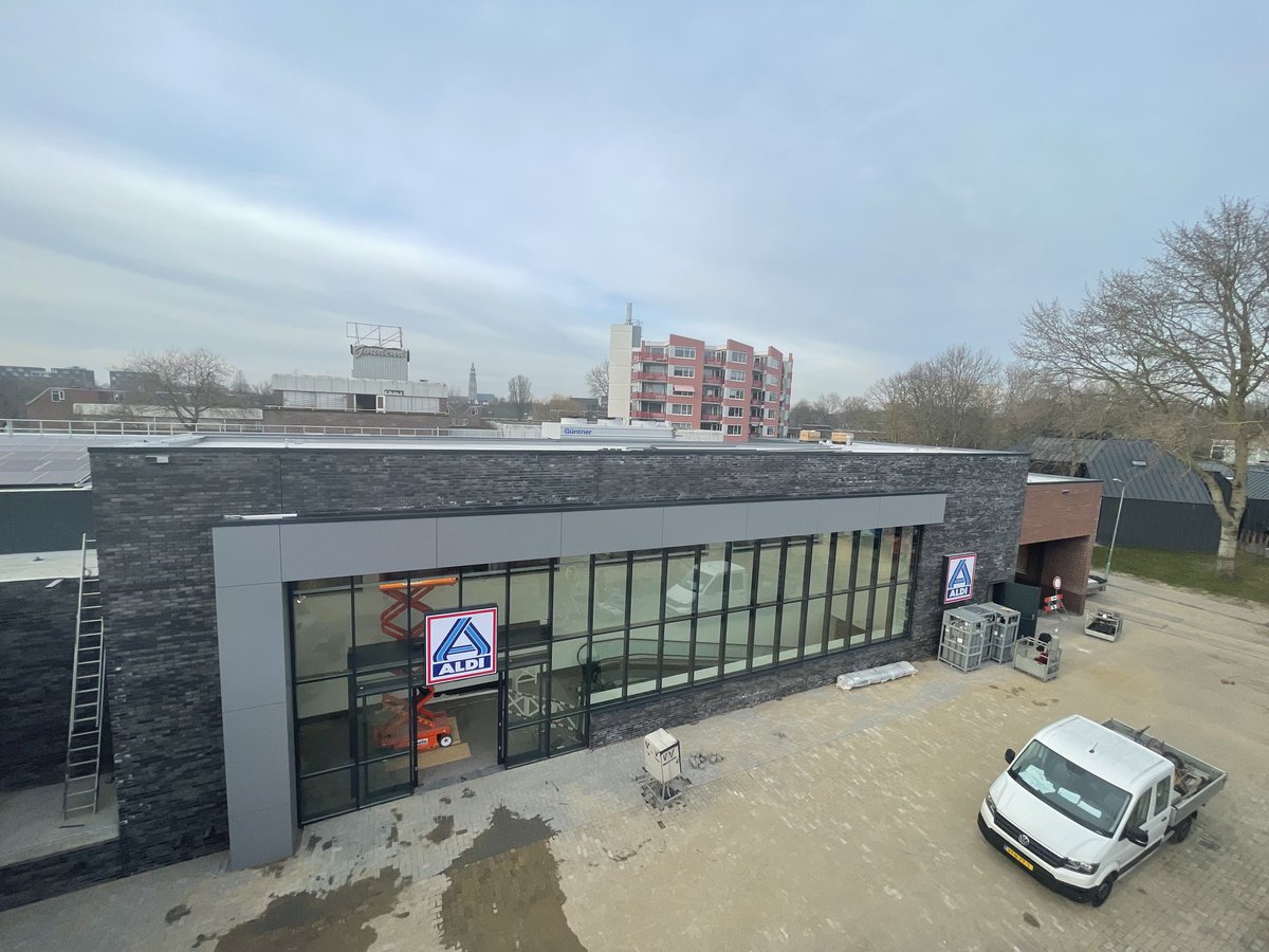 VeldeHan's tweet image. ⁦@VenVBouw⁩, vandaag oplevering Aldi supermarkt met ondergrondse parkeergarage. @aldivastgoed dank voor de fijne en constructieve samenwerking. @bouwparners ⁦@BcEsselink⁩ @metselbedijf Terpstra @buro den Hollander.
@opening @winkel@ 24 februari.