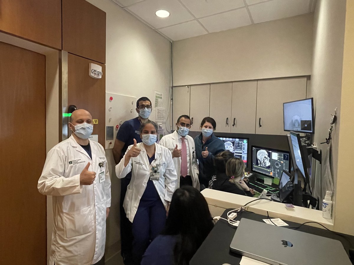 KateMRGuidance's tweet photo. 🧲 MR-linac FSRS 🌴Miami Style! 27 Gy/3 fx 2cm brain met 🧠 with MRIdian’s A3i BrainTx treated today. Accumulation of hardwork &amp; dedication of @MiamiCancerInst MRgRT team &amp; collaboration/partnership with @viewray #RealtimeMR #TumorGating #CNS @Rrkotecha @OsnolaRavan @MikeChuongMD https://t.co/T0N3Z9plCe