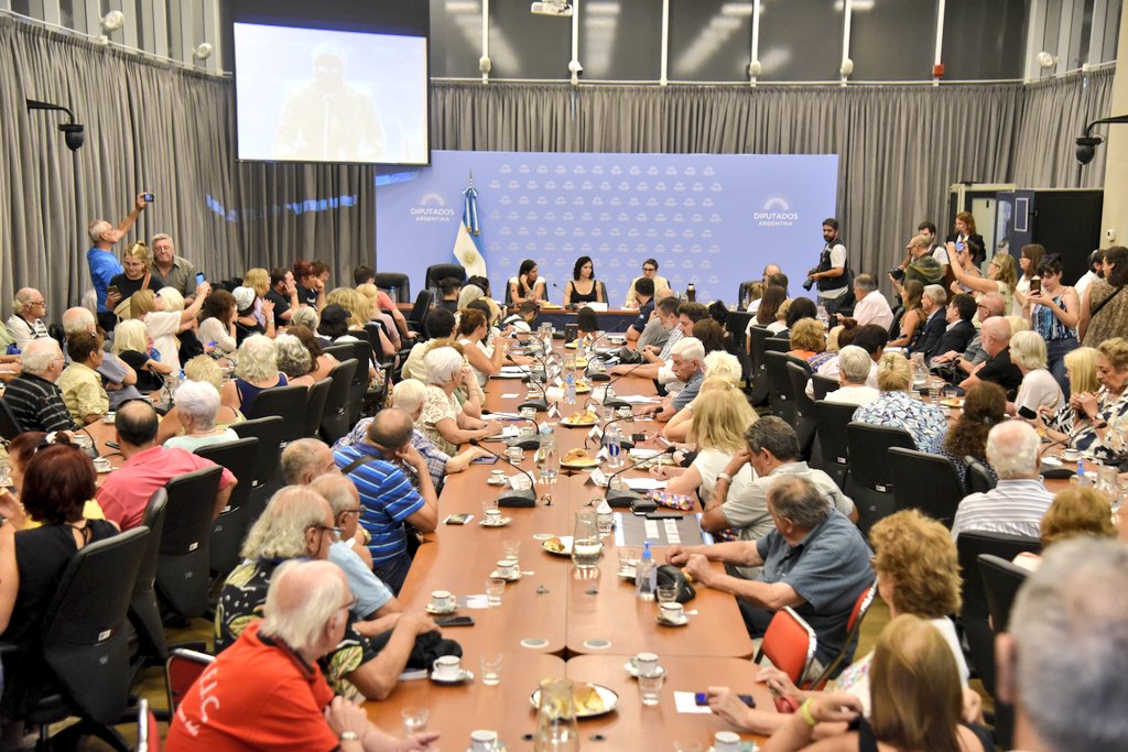 rickiherrera's tweet image. Con compañerxs legisladores recibimos a asociaciones de jubilados/jubiladas, referentes de centros y gremios, que expresaron la necesidad que sea ley el pago de la Deuda Previsional
Desde @diputados_todos no vamos a descansar hasta que #Sealey y 800 mil personas puedan jubilarse