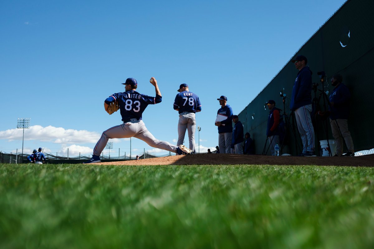 Slingin' it in Surprise. 🌵