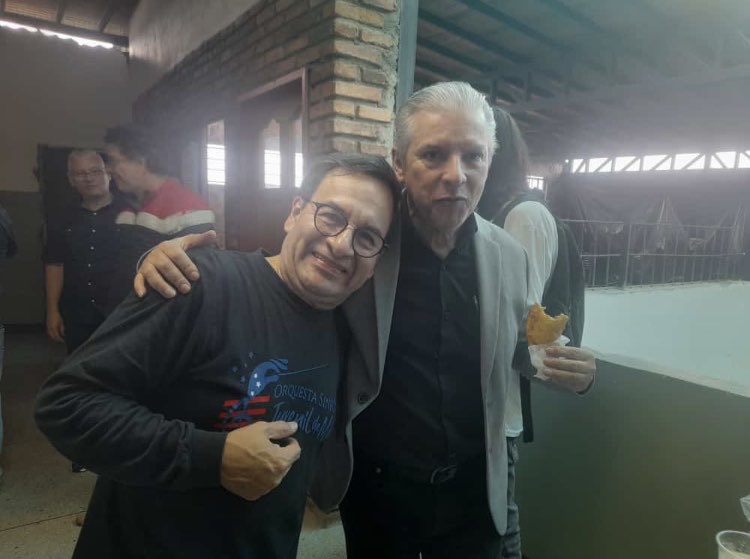EMMAETachira's tweet photo. Hoy con el maestro Jhonny Mendoza en la master class en la ⁦@EMMAETachira⁩ ⁦@DCETachira⁩. Gracias por las fotos Prof. Marcos Sayago y Lcda. Noelia Chávez https://t.co/c8PPbvPdb1