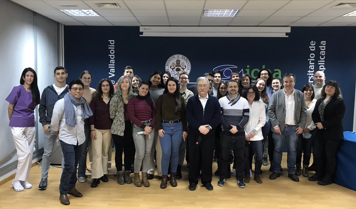 Dra_RoxyMoreno's tweet photo. Hoy en el #IOBA_UVa José Ramón Alonso, neurocientífico, catedrático de Biología celular en la @usal y escritor. Gracias @jralonso3 por compartir su carisma y experiencias de vida con los jóvenes investigadores. https://t.co/D46jNu0vWi