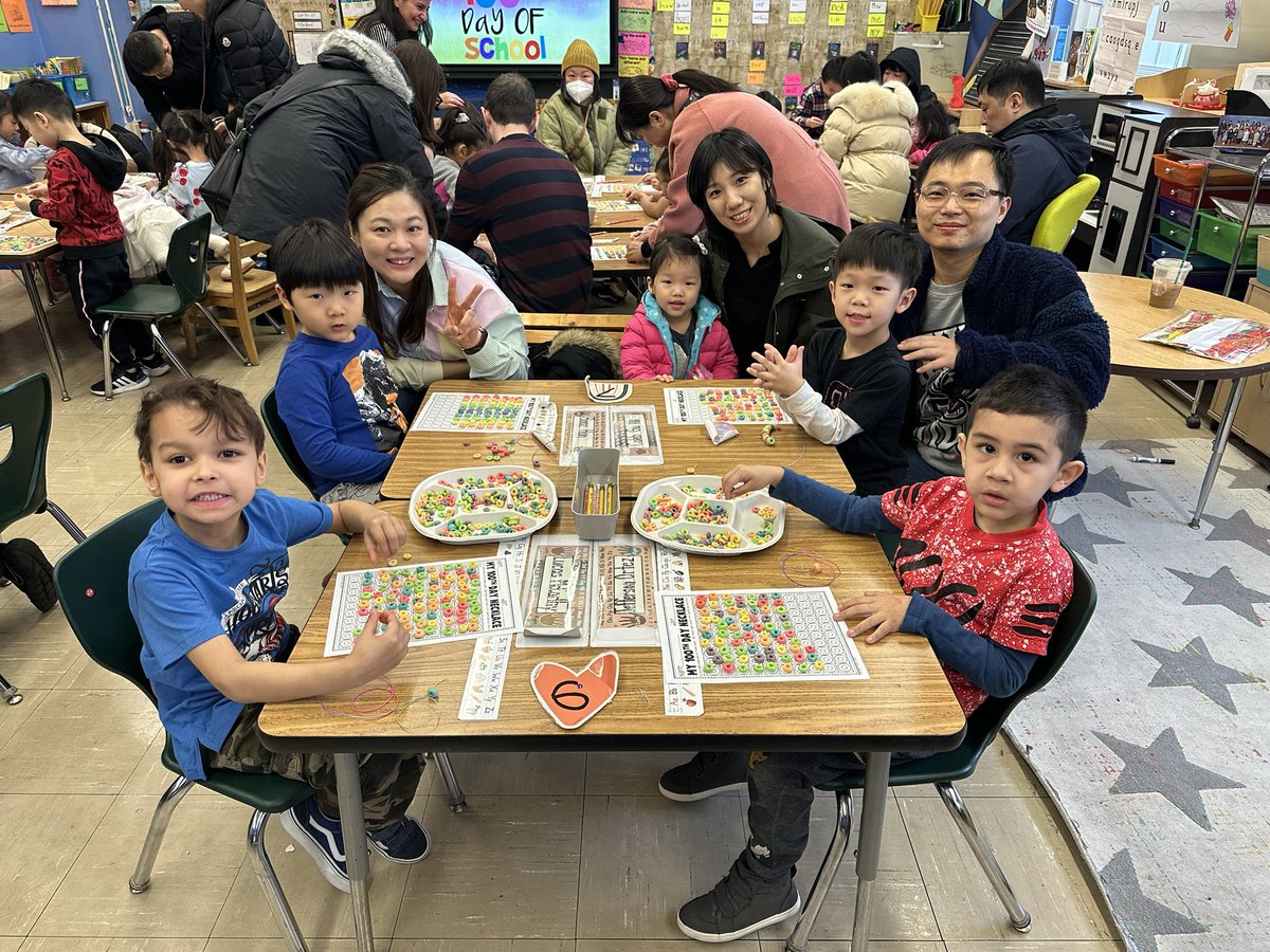 DGreen159's tweet photo. Thank you families for joining us for the 1️⃣0️⃣0️⃣th day of school! It was great having you in our classroom today 🤗 @PS159_Q https://t.co/3jI4utNcKC