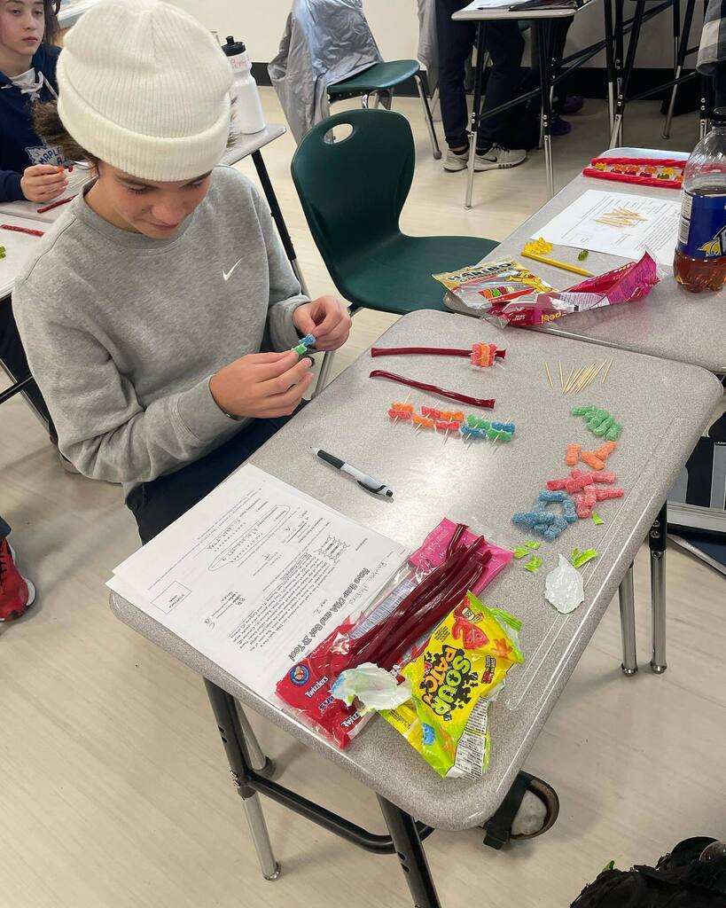 VimyAcademy's tweet photo. #vimyscience 9 completed their Edible DNA models today to crack the genetic code! #vimyproud #epsb #handsonlearning #geneticengineering #kd https://t.co/4unuEO1e7D
