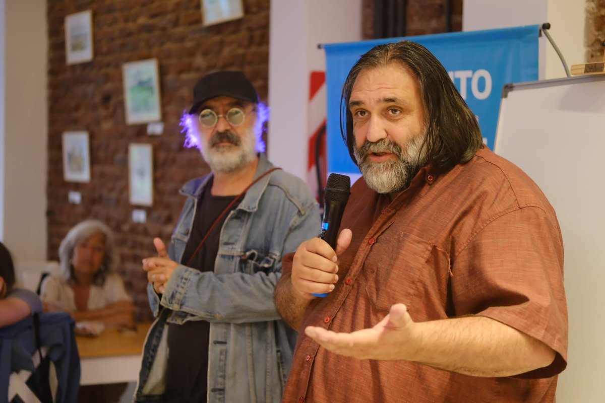RobiBaradel's tweet photo. Gracias @saboridopeter por visitar el hotel de SUTEBA en Mar del Plata y compartir una buena charla sobre peronismo e identidad bonaerense con tu gran humor.

Gracias @Kicillofok, @fsaintout y @lriesgo por hacerlo posible. https://t.co/97ILHdIcdy