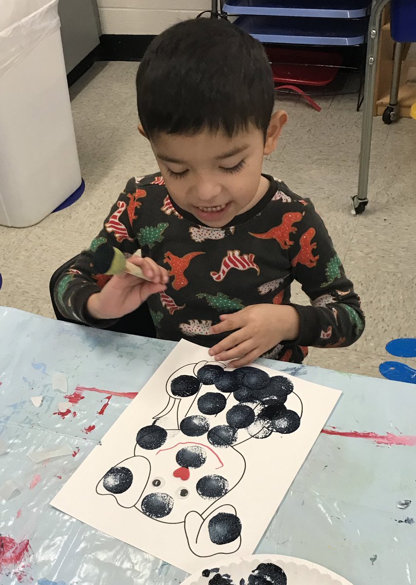 PKCarsonBarnes's tweet photo. Celebrating 1️⃣0️⃣1️⃣ Days of School @Smith_Seabees. What a woofing good time!! 🐾🦴 @ParticipateLrng https://t.co/l5LMqBTyXC