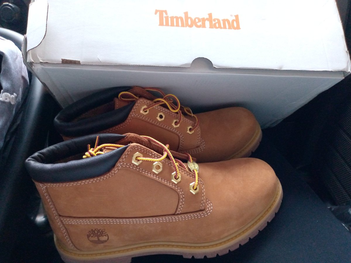 roxanaveraleon's tweet photo. Un poquito tarde, pero llegaron mis botitas. Las ame desde ya https://t.co/9FFkACdVJl