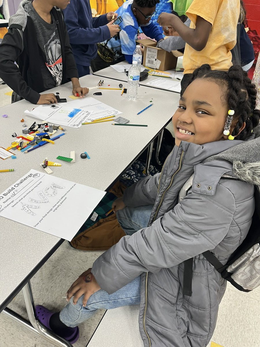 HMSTEAMRobotics's tweet image. Another great day of Herbie’s Robots! Our 90+ members spent their time exploring LEGOs through different design challenges. Thank you @TechDiff4085 for all of your help! @HMSTEAMtigers @ReynSchools #reynproud