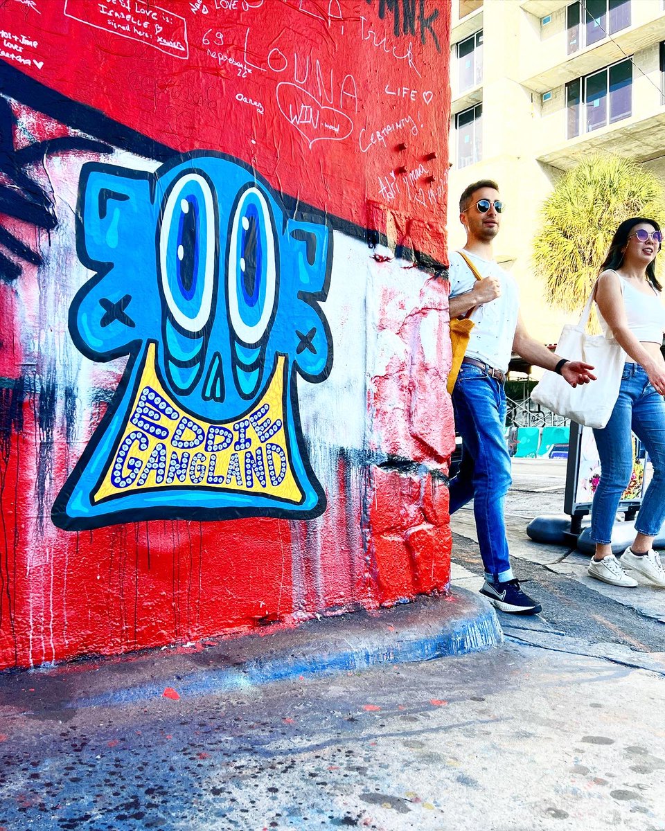 eddiegangland's tweet image. Miami Vibes 👾👾🌴 

#streetart #wheatpaste #wynwood #streetartist #graffiti #nft #nftart