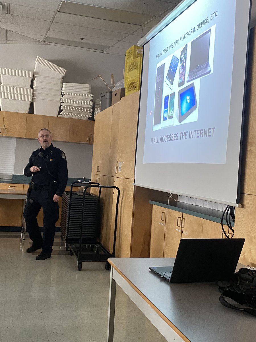 Cst Hilliard conducting a Digital Citizenship presentation Richardson Elementary this morning <a href="/deltasd37/">DeltaSchoolDistrict</a>