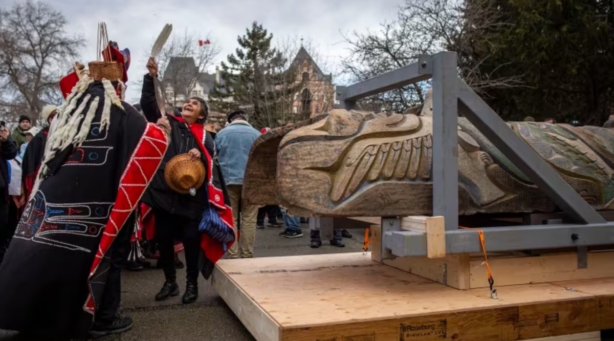 Hugs, smiles and tears greeted a Nuxalk totem pole as it left the <a href="/RoyalBCMuseum/">Royal BC Museum</a> this week. It was the first step in the repatriation of the pole, which will be taken by truck to Bella Coola later this week. Learn more: bit.ly/3K2Rpu4 via <a href="/CBCNews/">CBC News</a>