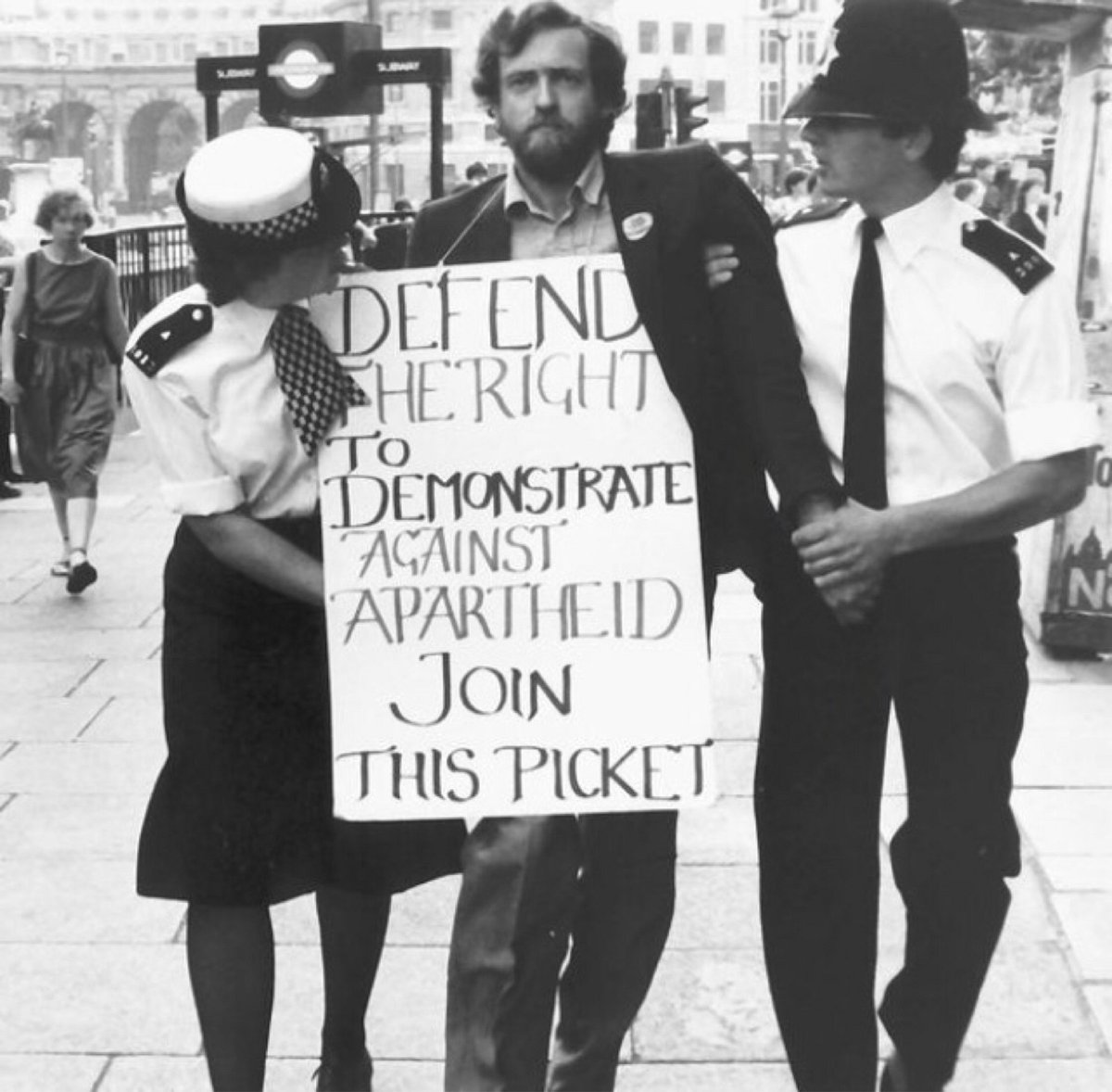 pete_sinclair's tweet photo. If you're a friend of Jeffrey Epstein, you're welcome in Keir Starmer's Labour Party; if you're a friend of the oppressed, you're not. #LabourStinks #StarmerOut https://t.co/T7p57fyDgV