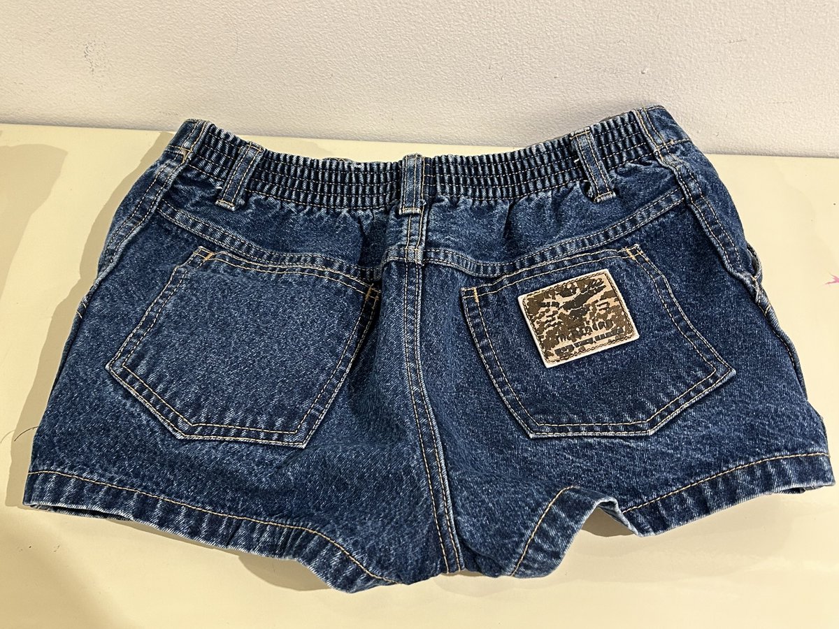 zenpanikku's tweet photo. 昭和レトロな半ズボン。

顔面は超絶不細工なおブスなのに買ってちゃったw
こんなの見たい人いないけど晒してみる♡ https://t.co/v0RbFwHZNM