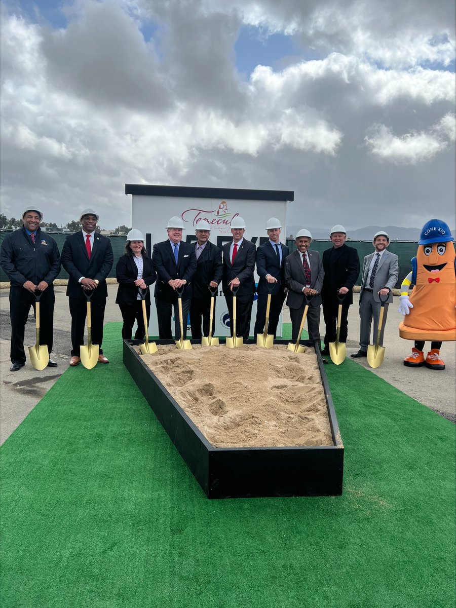 SupWashington's tweet photo. Yesterday, I joined U.S. Congressman Ken Calvert, WRCOG, and the City of Temecula for the groundbreaking of the I-15 / French Valley Parkway Phase 2 Project.

#I15 #Temecula #FrenchValley #ThrivingThird #ThirdDistrict #RivCoNow #RiversideCounty

(1/2) https://t.co/4dUyTLI0qE