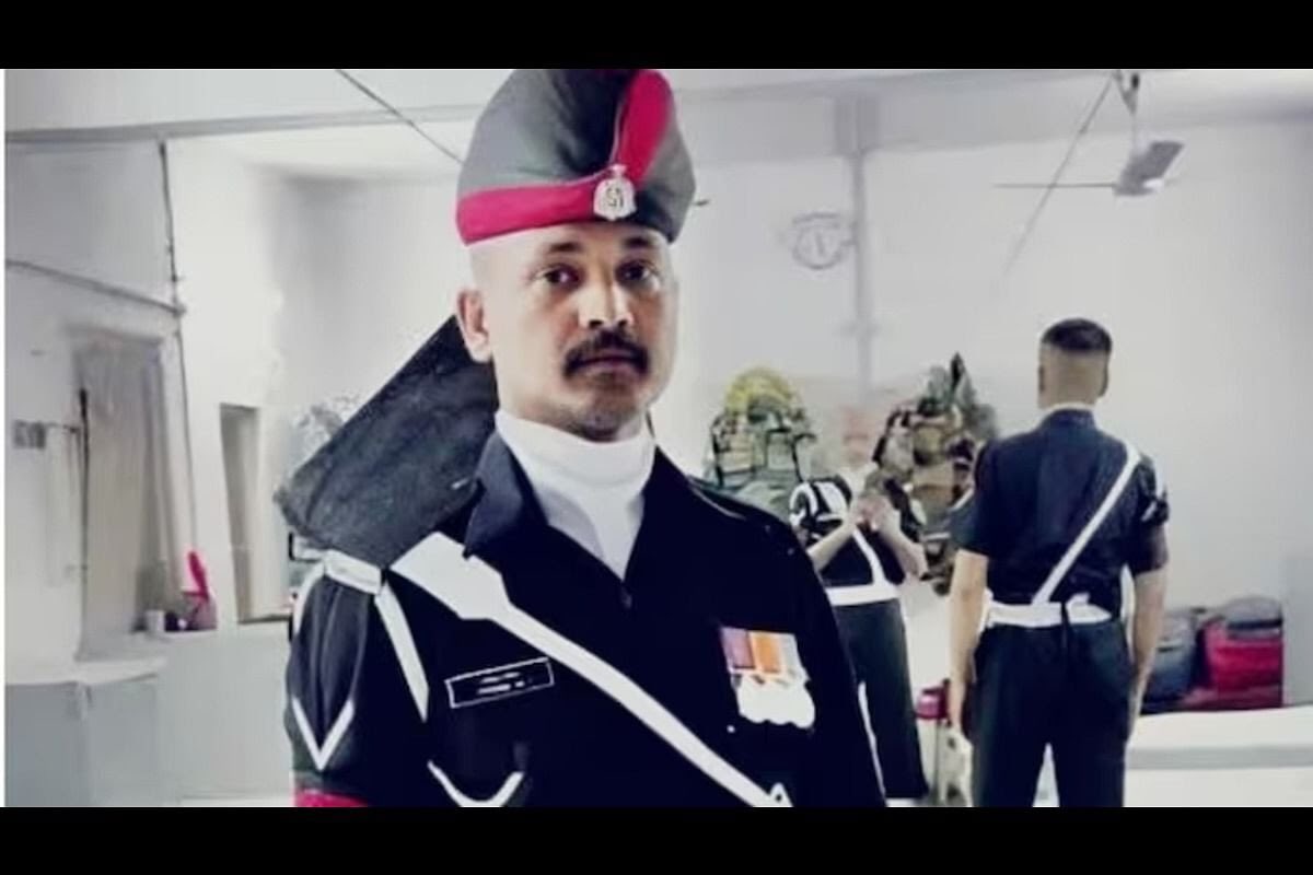 Mrsinha's tweet photo. I can bet 90% people here don’t know the matter &amp; can’t identify him because he’s not a “minority man” Akhlaq but an army officer Prabhu who’s lyn€hed by DMK leader/workers in TamilNadu. https://t.co/MONkifaZPt