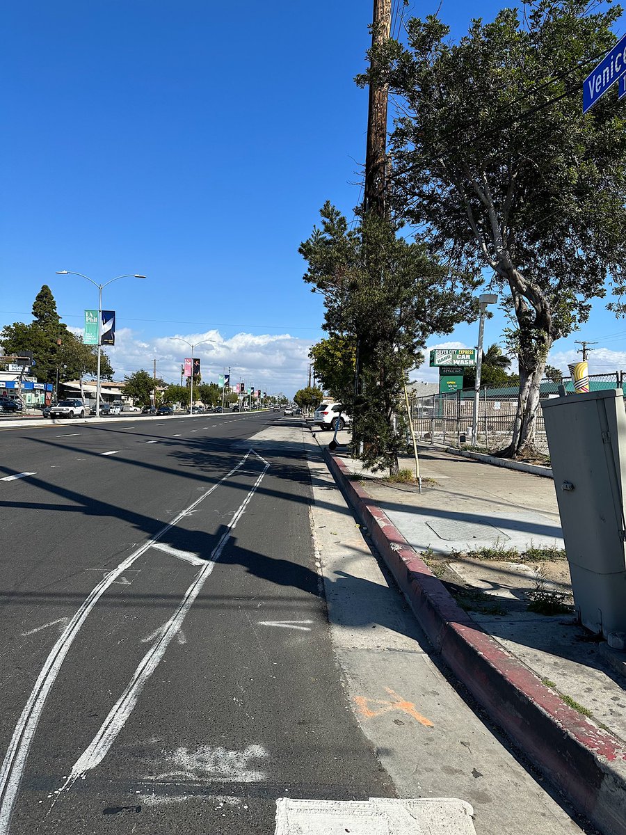clintfisher's tweet photo. Ok I’m in the bike lane right? https://t.co/rYWGy96BJq