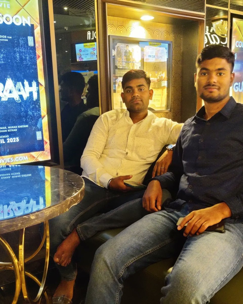 Prateek29745660's tweet photo. 👉👉कुछ पल की ज़िन्दगी है इसलिए हर पल
एन्जॉय करो।
.
.
.
#Lucknow #phoniexplassio #IMAX #imaxcinema #skr #Pathanmovie https://t.co/ah40hrJ0qD