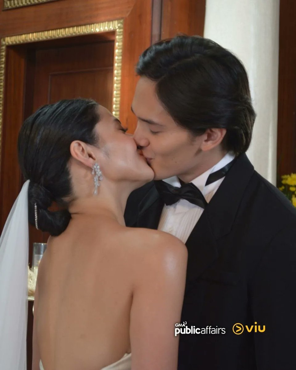 Sparkle_GMA's tweet photo. A lot of firsts for Ruru Madrid and Bianca Umali ✨️

Did you catch Ruru and Bianca's first onscreen kiss in the teaser for their first series together, #TheWriteOne? #TheWriteOneFirstKiss 👩‍❤️‍💋‍👨 #GMAViu 

Coming soon on GMA and Viu! 

WATCH THE TEASER HERE: https://t.co/K8RbxpLtNF https://t.co/8ekLxr8RRv