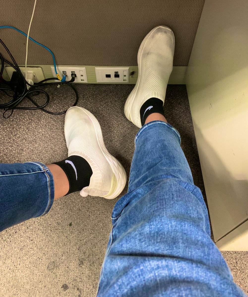 黑襪白鞋如何

#黑襪 #白鞋 #腳 #腿  #襪 
#交友 #安全約 #FWB