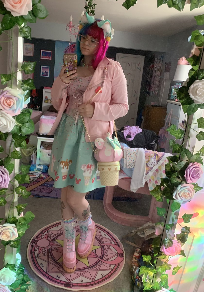 BreeLime's tweet photo. I was feeling cute 💕 https://t.co/CmCxU7vcWn