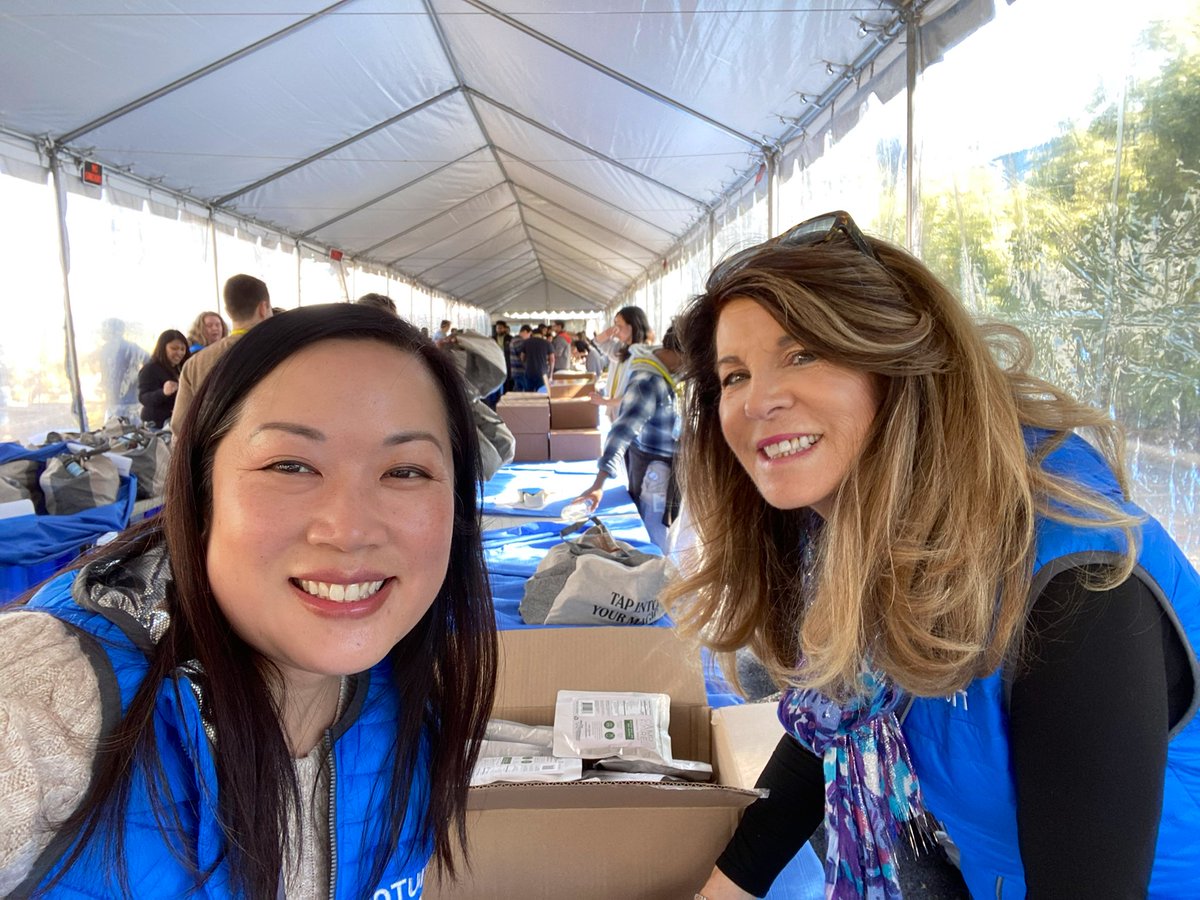 helenbros's tweet image. Just like old times with my event partner in crime @MindyT16 Working hard and having fun 💚@QuickBooks #SmallBizBigImpact
