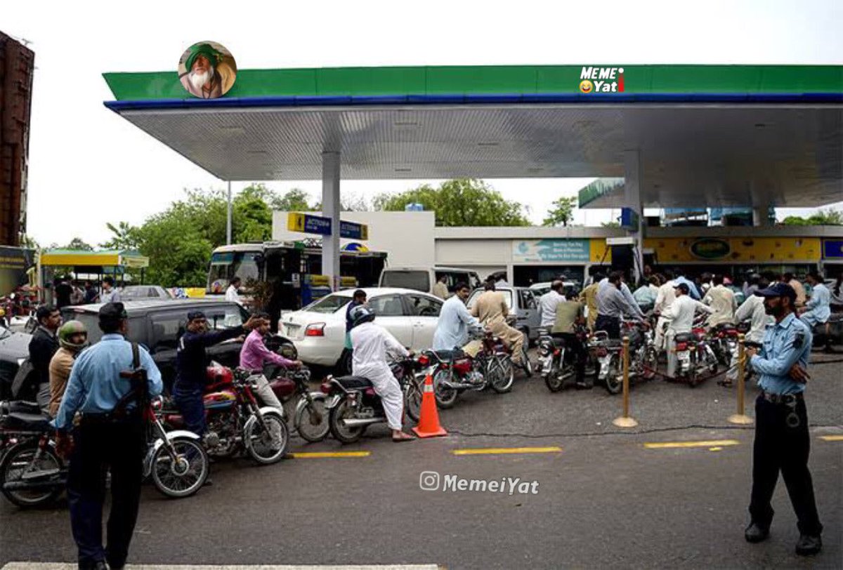 MemeiYat's tweet photo. Oqat sy bahir scenzz hain … 
#Petrol #Petrolprices #PetrolPriceHike https://t.co/DhU9DMP8jz