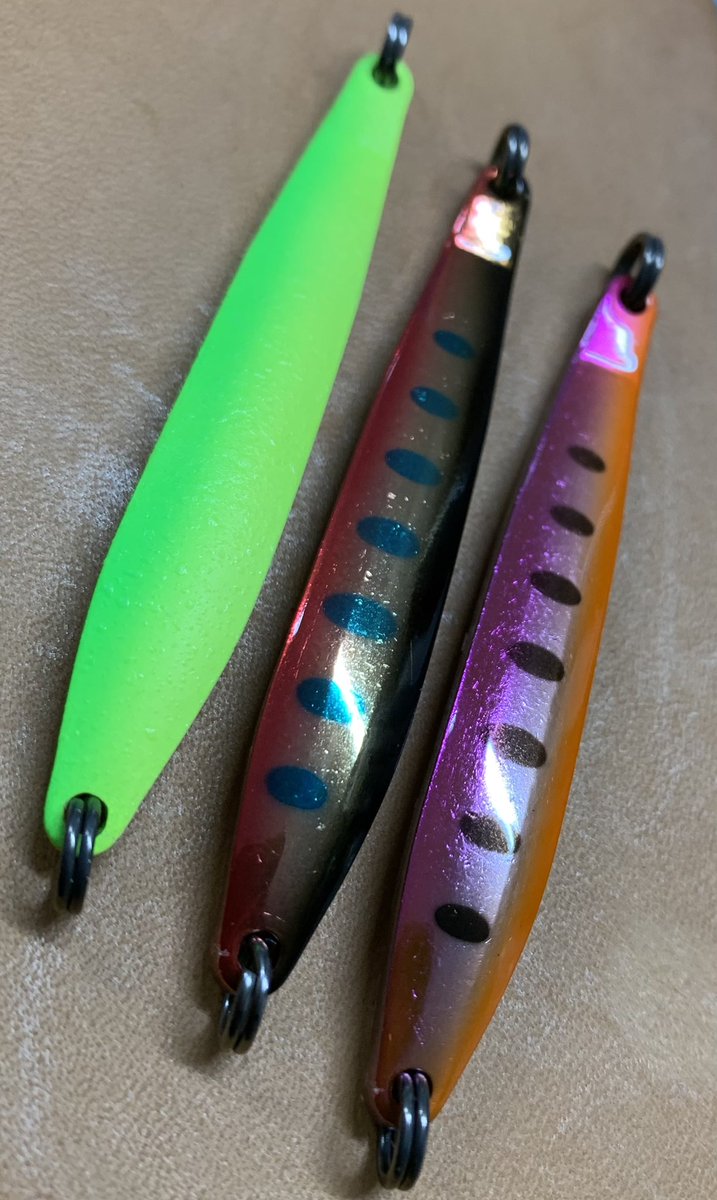 fish_jet's tweet photo. プルーラ16gの追加カラー（左端）【87 チャートグロー・バル】真ん中はNM-01。右端はNM-04。NM→弊社テスター西田光寿氏考案カラー
#プルーラ #PULURA https://t.co/KV2auDUxqE