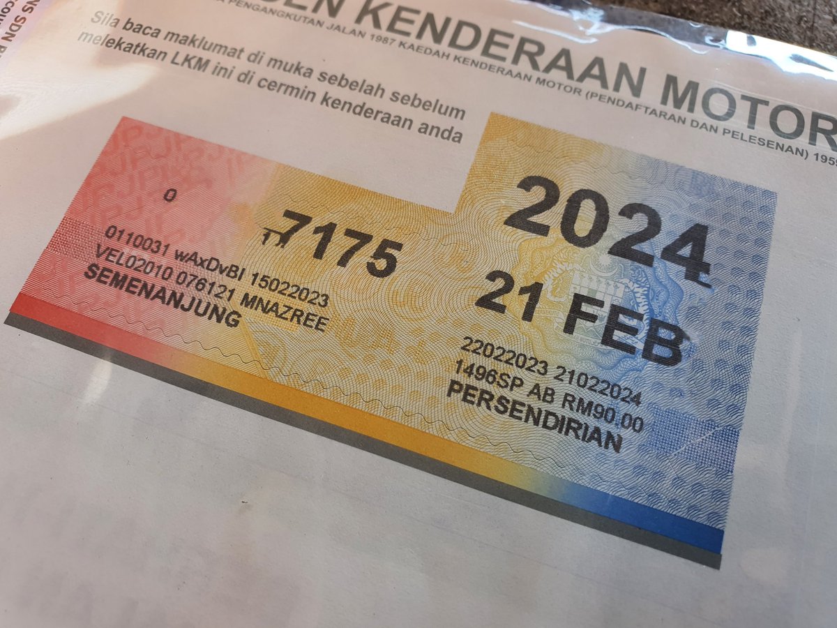 buck_7's tweet photo. Road tax RM90 setahun, dah murah le tu untuk kereta. Insurans yang makan banyak. Patutnye kalau tak claim 60% datang balik dekat owner. Ye tak?
#insurance #carinsurance #bjak #macamkenescam https://t.co/G3Jtf6TlGl