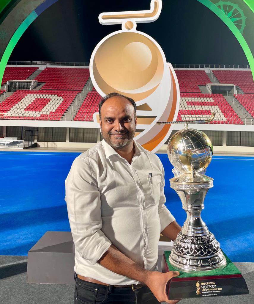 devasissarangi's tweet image. Many congratulations @TheAnsumanRath ❤️4 being felicitated by Hon’ble Chief Minister of Odisha, Naveen Patnaik ji 🙏,as part of Dept. of Tourism team, 4 efforts towards successful organising 👏🏻 of Men’s #HockeyWorldCup2023 in #Odisha
#HWC2023 #HockeyHaiDilMera #IndiaKaGame