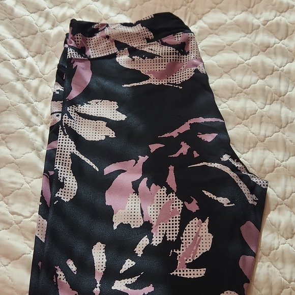 nellecat29's tweet photo. So good I had to share! Check out all the items I'm loving on @Poshmarkapp #poshmark #fashion #style #shopmycloset #calvinkleinperformance #la #torrid: https://t.co/agaOxWOxyO https://t.co/XONUckJeJ7