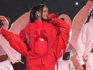 thewiselady22's tweet photo. @caseygore9 @rihanna Is Evil! The proof was the Super Bowl The most disgusting Abomination act (Satantic) from @rhinna @NFL Should have stopped that, especially the smelling of her hand after she placed her hand U #KnowWhere There's NO! mistake, her stage presence was #SatanicWithHerNinjas! https://t.co/q4CA6U0p4k