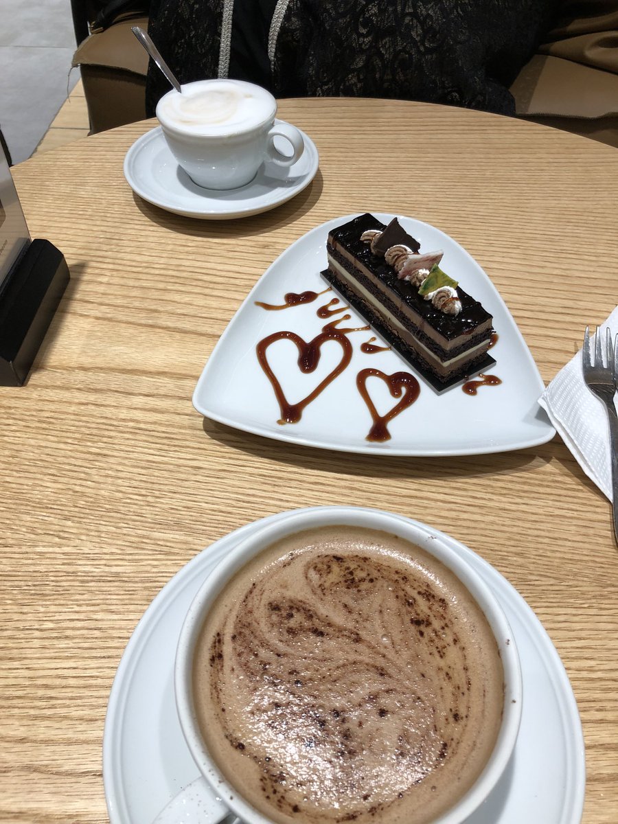 coffee and chocolate cake at @MikelCoffee
